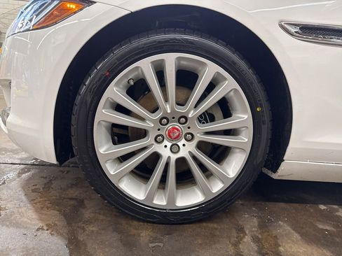 Used 2020 Jaguar XF Premium image 27