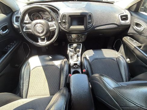 Used 2017 Jeep Compass Latitude w/ Popular Equipment Group AWD/4WD image 30