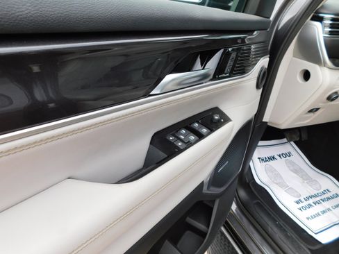 New 2024 Jeep Wagoneer 4WD w/ Premium Group I image 13