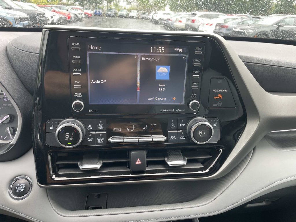 Used 2022 Toyota Highlander XLE AWD/4WD image 24