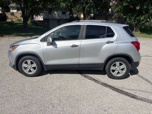 Used 2019 Chevrolet Trax LT w/ LT Convenience Package FWD image 9