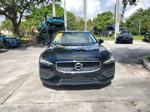 Used 2019 Volvo S60 T5 Momentum w/ Premium Package FWD image 2