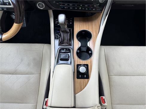 Used 2016 Lexus RX 350 AWD w/ Premium Package image 27