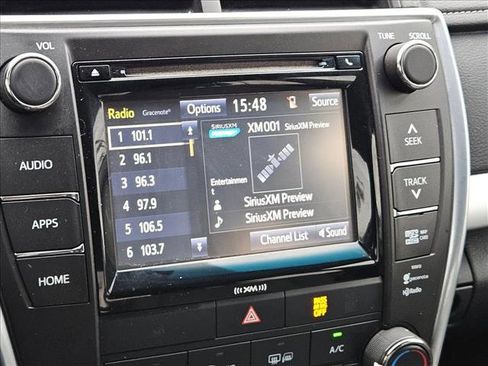 Used 2016 Toyota Camry SE image 8