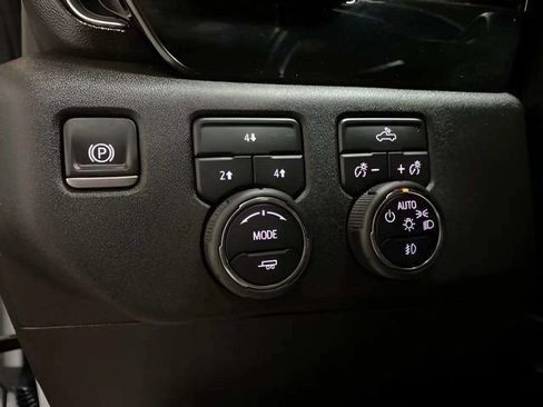 Used 2025 Chevrolet Silverado 2500 LT AWD/4WD image 28