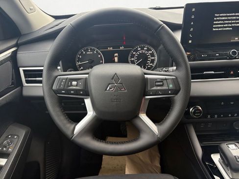 New 2026 Mitsubishi Outlander SE image 13