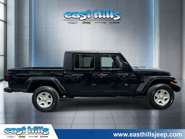 Certified 2022 Jeep Gladiator Sport AWD/4WD image 2