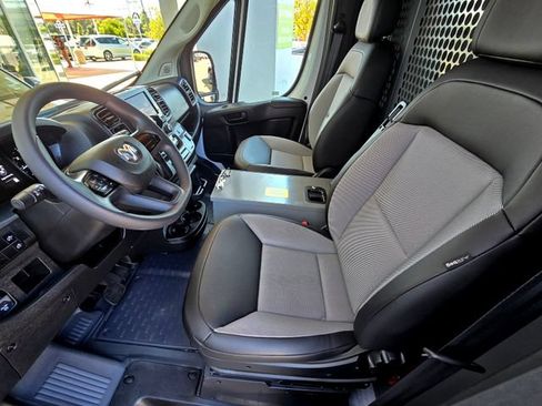 Used 2025 RAM ProMaster 2500 FWD image 9