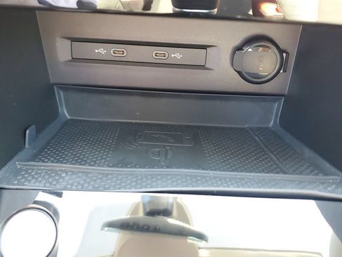 Certified 2023 Volkswagen Taos SE w/ Panoramic Sunroof Package FWD image 30