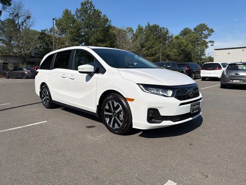 Certified 2026 Honda Odyssey EX-L image 4