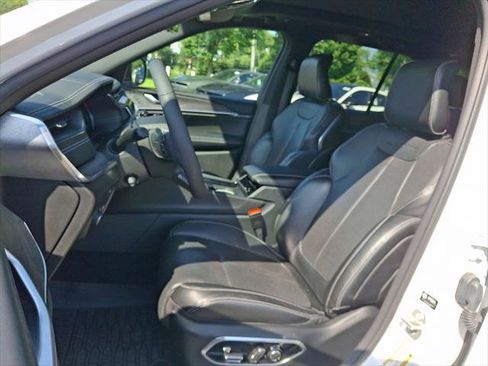 Certified 2023 Jeep Grand Cherokee Overland w/ Luxury Tech Group IV AWD/4WD image 24