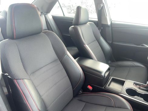 Used 2017 Toyota Camry SE image 21