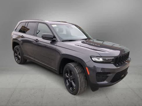 New 2025 Jeep Grand Cherokee 4WD image 8