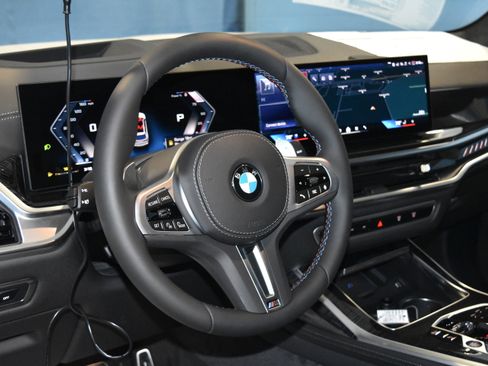 New 2026 BMW X7 M60i image 2