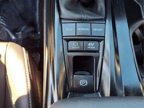 Used 2025 Toyota Camry SE image 20