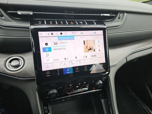 Used 2024 Jeep Grand Cherokee Overland w/ Luxury Tech Group IV image 21