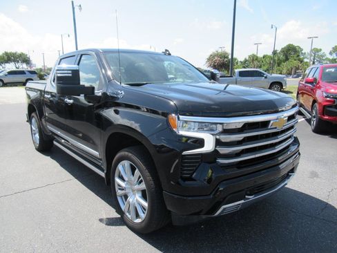 Certified 2024 Chevrolet Silverado 1500 High Country w/ High Country Premium Package AWD/4WD image 3