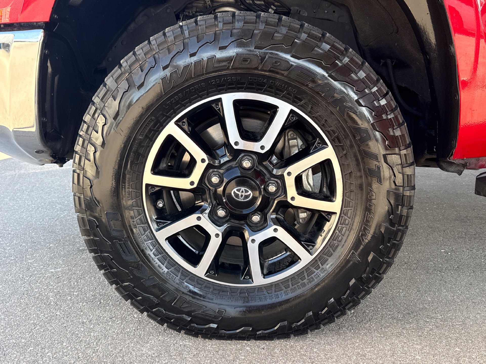 Used 2018 Toyota Tundra SR5 w/ TRD Off Road Package AWD/4WD image 18