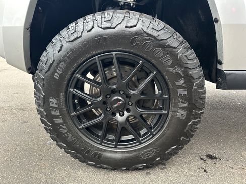 Used 2006 Jeep Commander Limited image 12