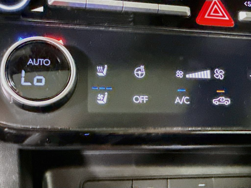 Certified 2025 Hyundai Santa Cruz Limited AWD/4WD image 11