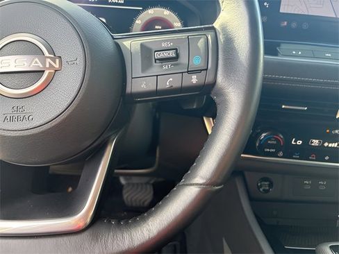 Used 2024 Nissan Rogue SL w/ SL Premium Package image 24