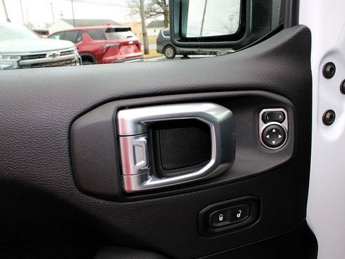 Used 2022 Jeep Wrangler Unlimited Rubicon w/ LED Lighting Group image 30