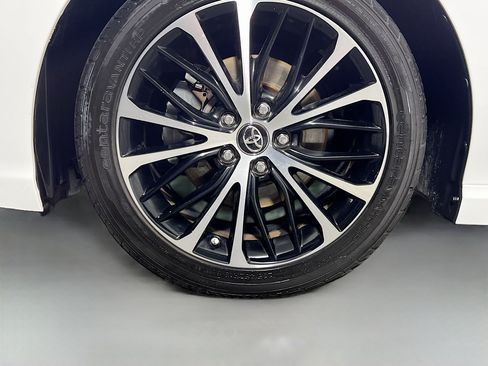 Used 2019 Toyota Camry SE FWD image 14