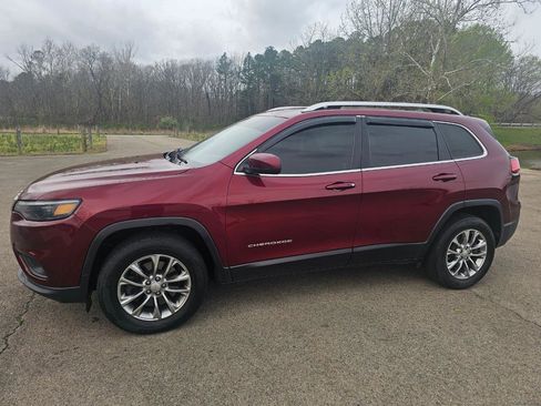 Used 2019 Jeep Cherokee Latitude Plus w/ Comfort/Convenience Group image 11