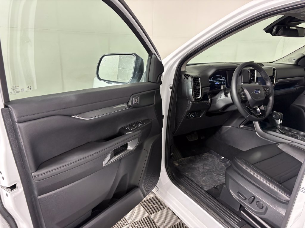 New 2025 Ford Ranger Lariat w/ Black Appearance Package AWD/4WD image 13