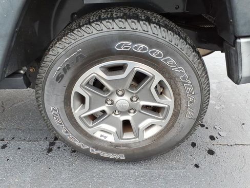 Used 2016 Jeep Wrangler Unlimited Rubicon w/ Connectivity Group image 10