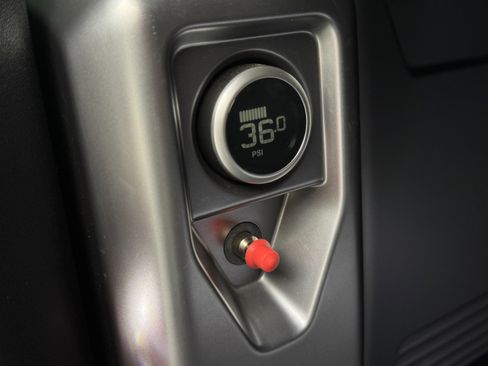 Used 2023 Land Rover Defender 110 image 45