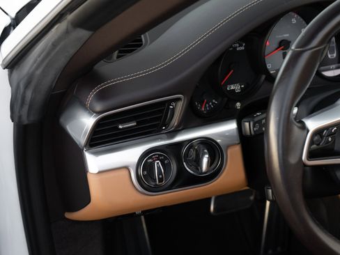 Used 2018 Porsche 911 Carrera 4S image 22