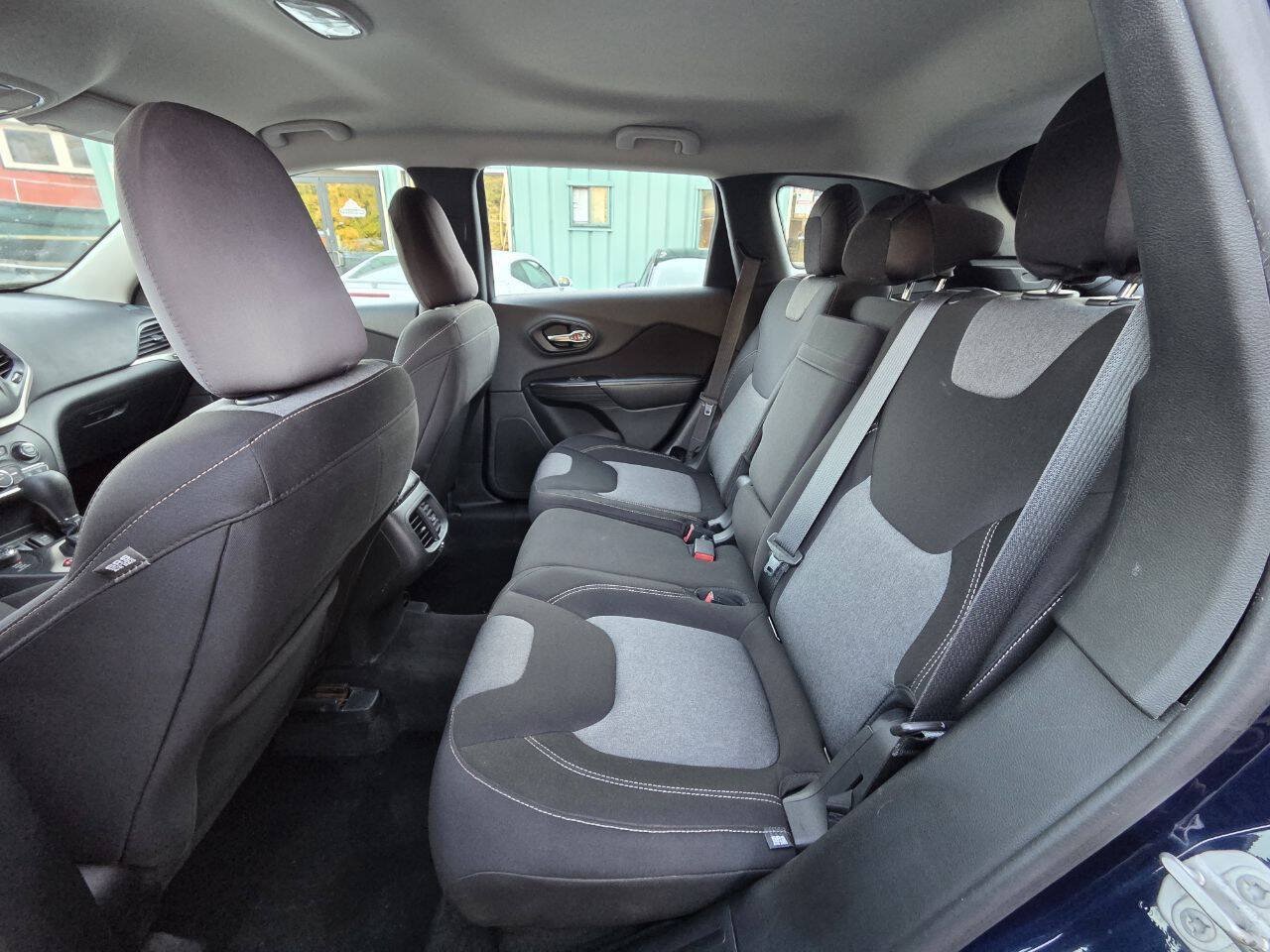 Used 2015 Jeep Cherokee Sport w/ Cold Weather Group AWD/4WD image 17