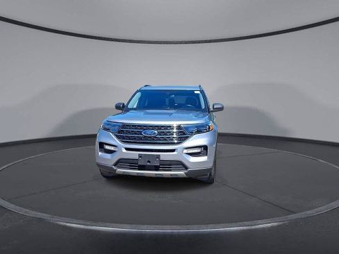 Certified 2021 Ford Explorer XLT w/ Equipment Group 202A AWD/4WD image 3