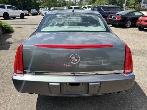Used 2006 Cadillac DTS w/ Trunk Convenience Package FWD image 5
