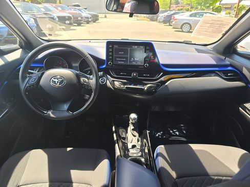 Used 2021 Toyota C-HR XLE FWD image 18
