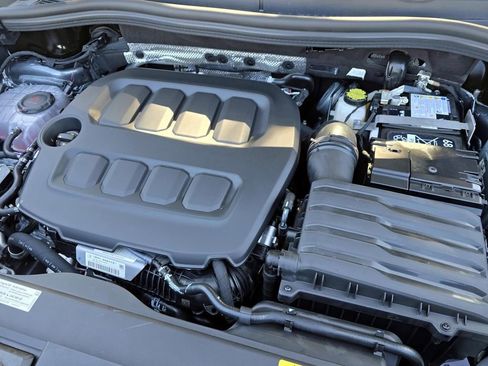 New 2026 Volkswagen Tiguan SE R-Line FWD image 9