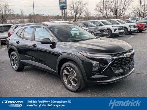 Certified 2025 Chevrolet Trax LT w/ LT Convenience Package image 1