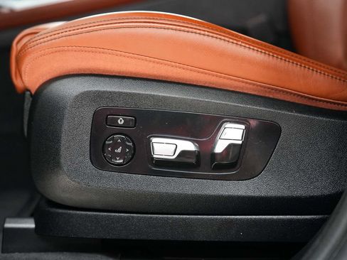 Used 2023 BMW X7 xDrive40i w/ M Sport Package AWD/4WD image 31