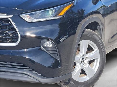 Used 2021 Toyota Highlander LE image 4