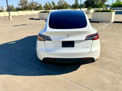 Used 2025 Tesla Model Y Long Range AWD/4WD image 8