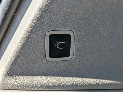 Used 2021 Chrysler Pacifica Touring image 30