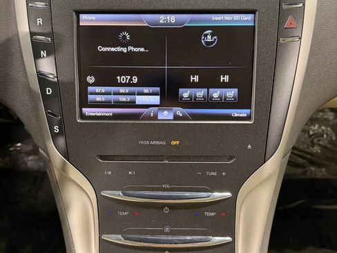 Used 2013 Lincoln MKZ image 3
