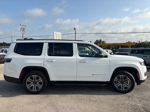 Used 2024 Jeep Wagoneer 2WD w/ Premium Group I image 5