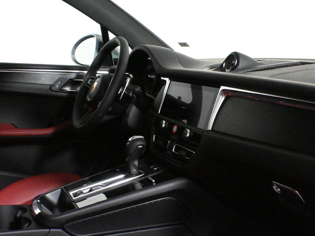 Used 2026 Porsche Macan GTS AWD/4WD image 37