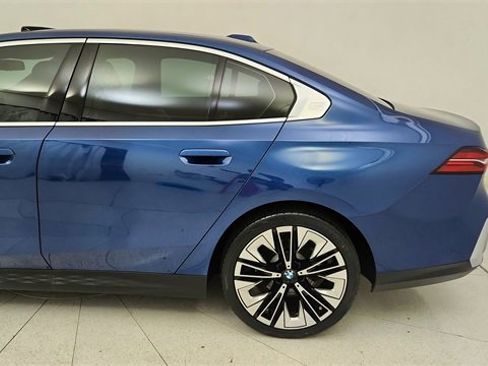 Used 2024 BMW 530i xDrive 530i xDrive w/ Premium Package image 10