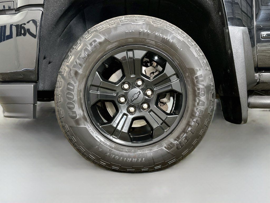Used 2017 Chevrolet Silverado 1500 LT w/ Midnight Edition AWD/4WD image 35