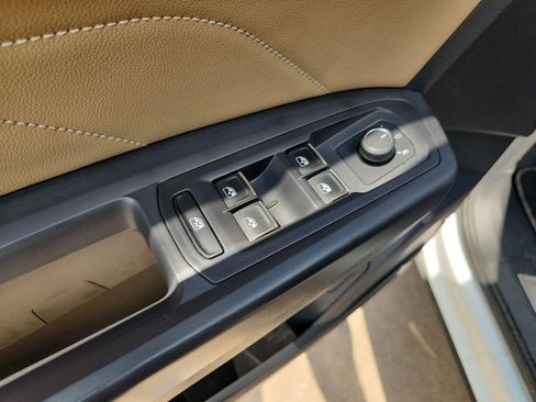 Used 2021 Volkswagen Atlas Cross Sport SE w/ Panoramic Sunroof Package FWD image 23