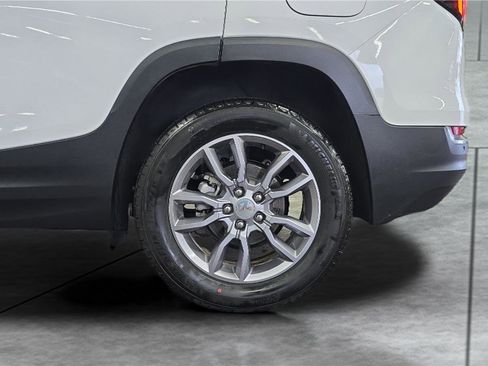 Used 2024 GMC Terrain SLT image 30