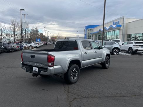 Used 2023 Toyota Tacoma SR5 w/ Technology Package image 2